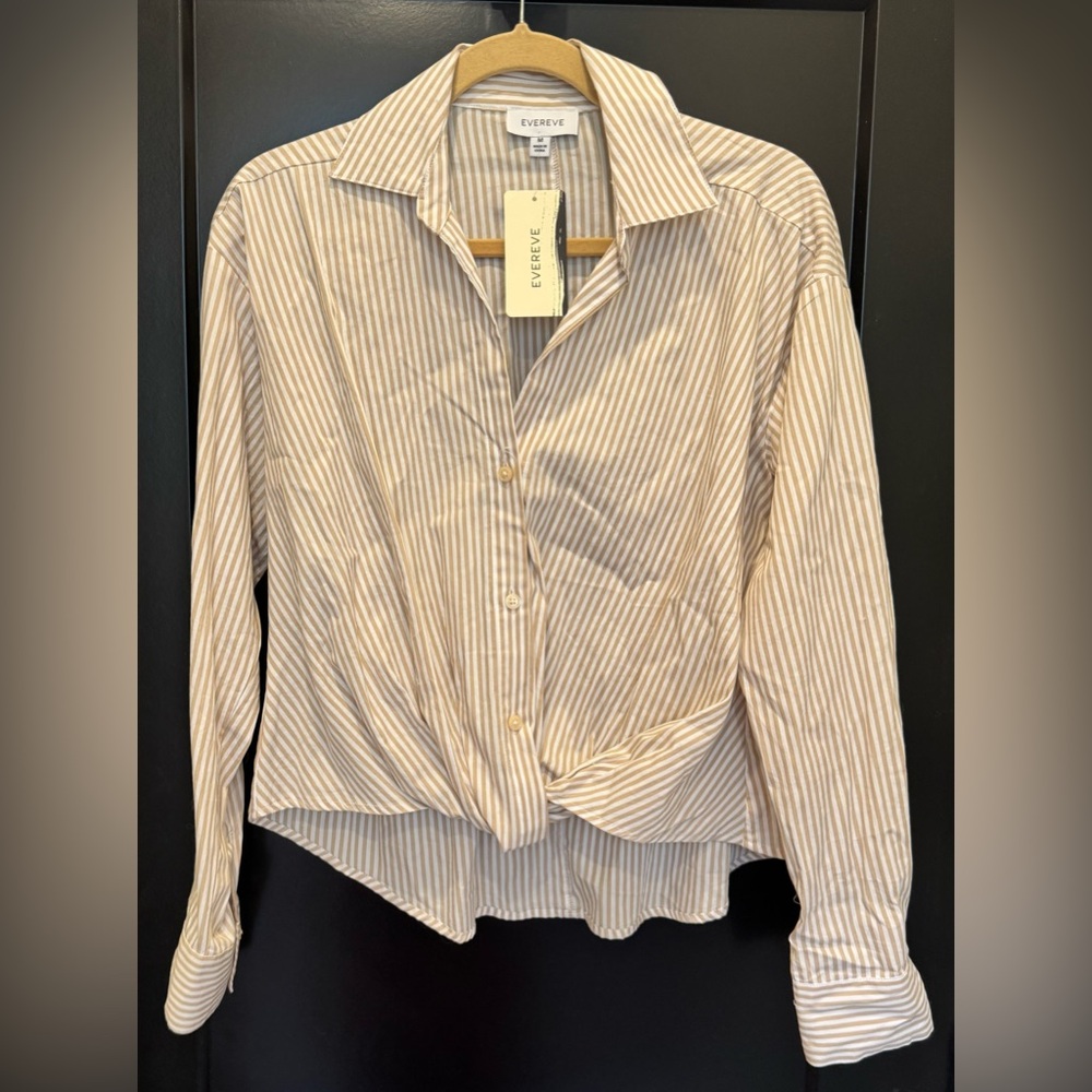 Evereve Tan & White Striped knotted hem button down size medium. NWT.